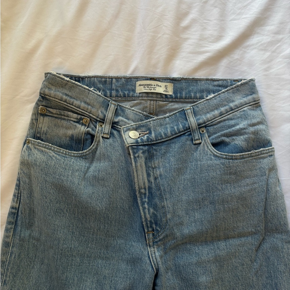 Abercrombie and Fitch 90’ Straight Ultra High Rise Jeans